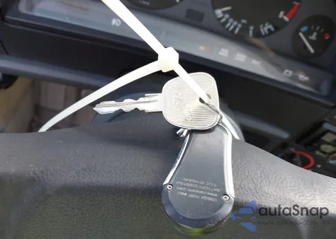 1987 BMW 325 E z USA, uszkodzony, nr VIN WBAAB5406H9804264